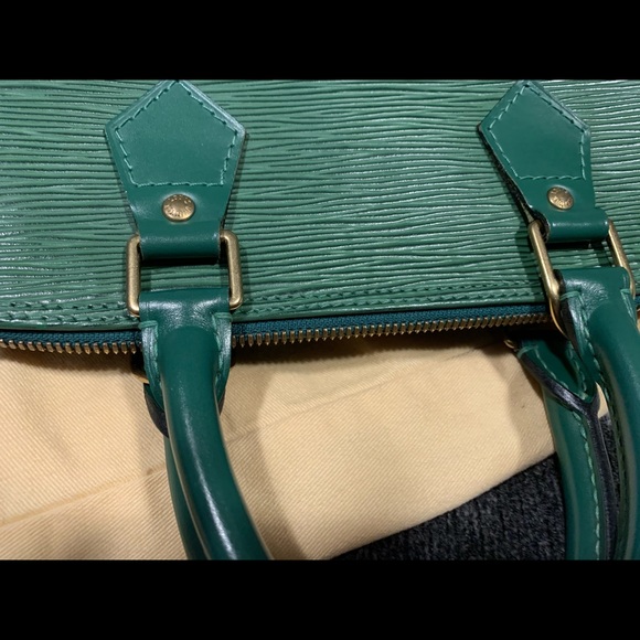 Louis Vuitton Alma EPI PM Authentic - Picture 3 of 9